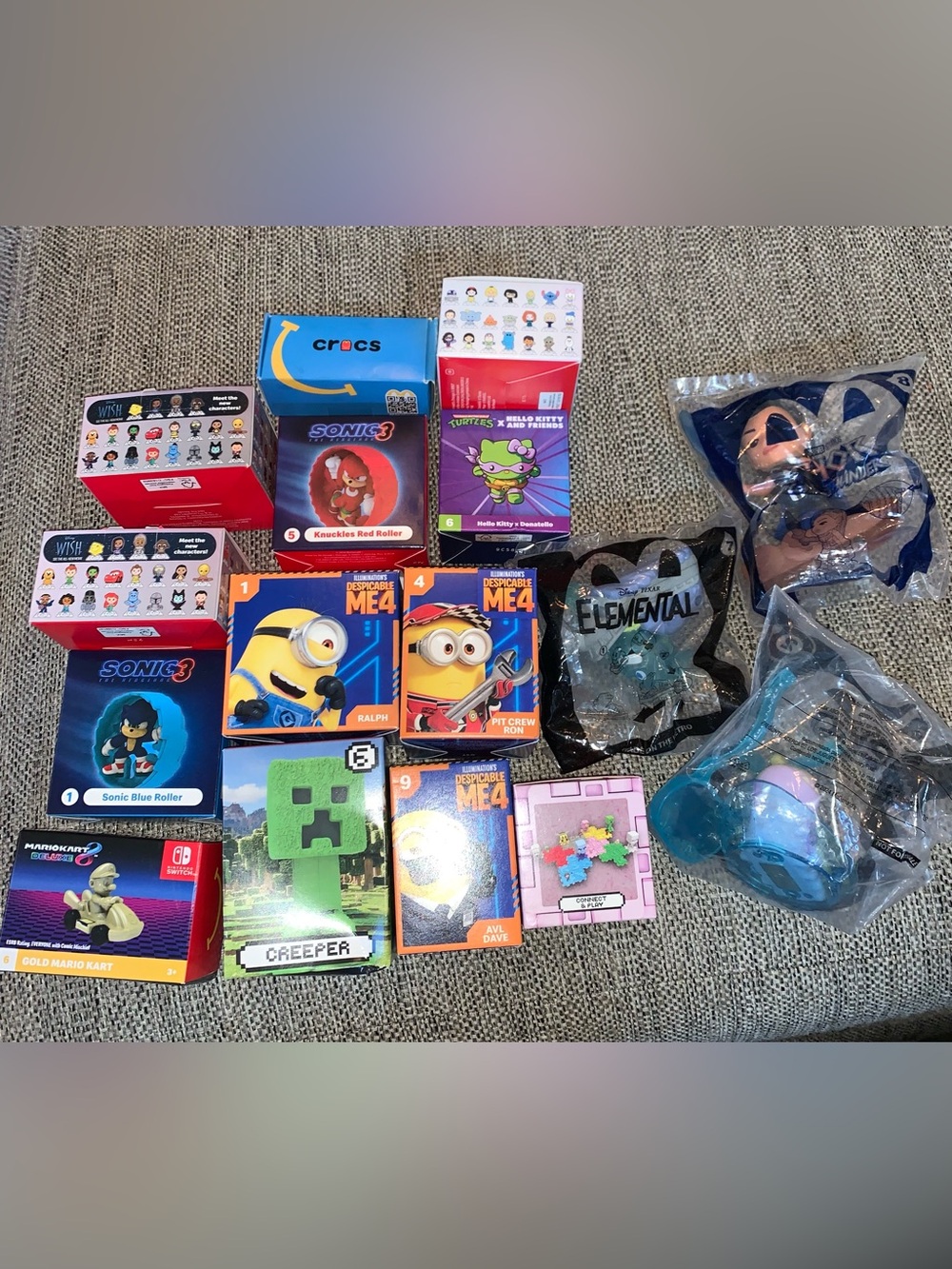16 Happy meal toys or fast food toys collectible